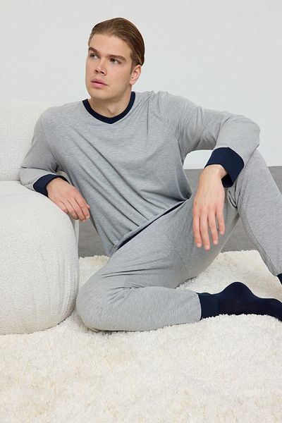 Kolekcia Trendyol Pánska súprava sivého pleteného pyžama – Regular Fit, kontrastné rebrované TMNAW25PT00010