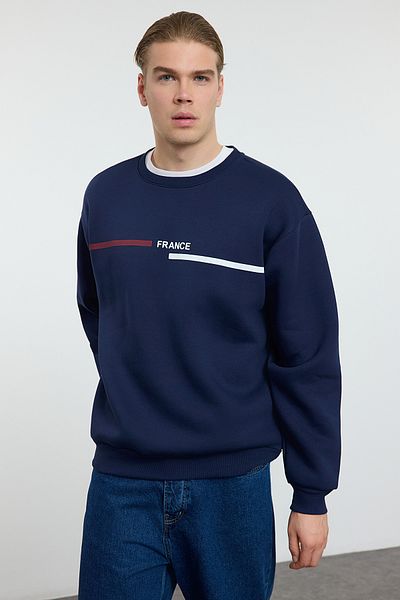 Trendyol Collection Тъмносин голям суичър с щампи от полар - Tmnaw25Sw00187