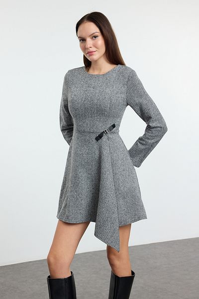 Trendyol Collection Ecru Mini gewebtes Kleid - Schwungrad-Detail, Taillenöffnung Twoaw25el00157