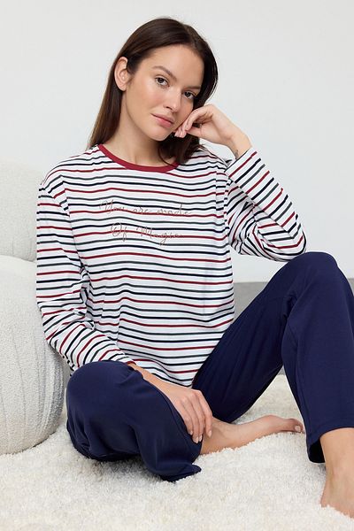 Trendyol Collection Sada trička a kalhot Colorful Stripe Slogan - 100% bavlna Thmaw24Pt00233