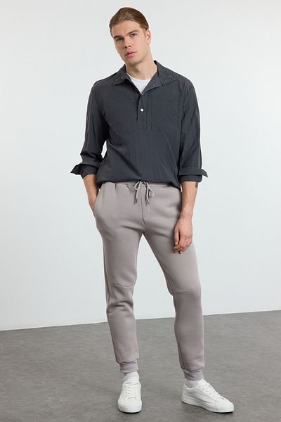 Trendyol Collection Vastag melegítőnadrág szürke varrással - normál szabású TMNAW25EA00002