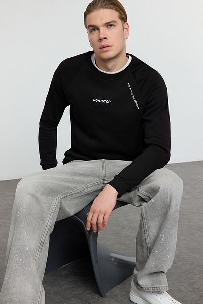 Trendyol Collection Черен суичър с реглан ръкав с отпечатан текст - TMNAW22sw0726