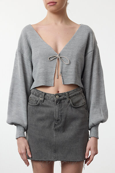 Trendyol Collection Šedá pletenina Super Crop Cardigan - Twoaw24Hi00315 s detailem mašle