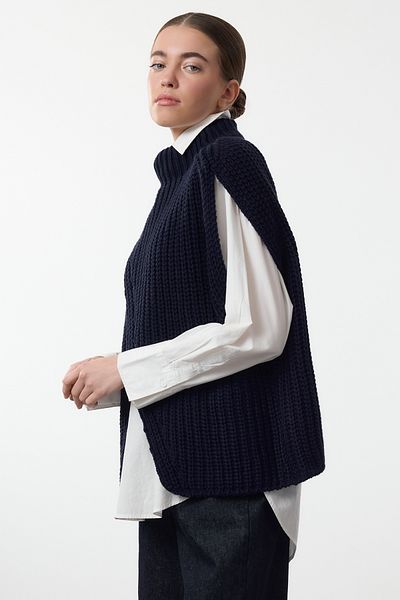 Trendyol Collection Marineblauer Stehkragen-Poncho mit Schlitz – TWOAW25PA00000