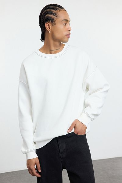 Trendyol Collection Ecru Fleece Oversize mikina - Crew Neck, Detail prošívání Tmnaw24Sw00011