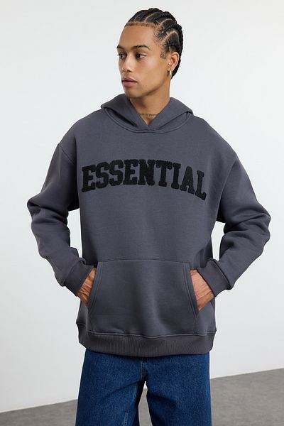 Trendyol Collection Anthrazitfarbenes, besticktes Oversize-Kapuzenpullover – Fleece, warm TMNAW25SW00180