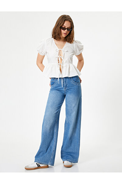 Koton Popeline-Bluse mit V-Ausschnitt – Ballonärmel, Bindedetail und Volant