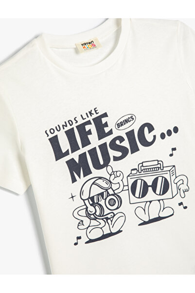 Koton Kurzärmliges Rundhals-T-Shirt aus Baumwolle – Druckdetail