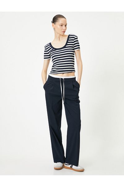 Koton Camolă din viscoză - Tricou cu mânecă scurtă cu decolteu în U adânc
