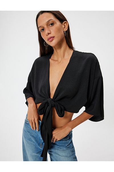 Koton Übergroßes Crop-Top mit V-Ausschnitt und Bindedetail