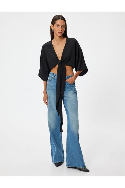 Koton Übergroßes Crop-Top mit V-Ausschnitt und Bindedetail
