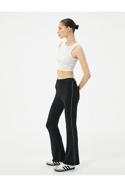 Koton Bequeme Hose mit spanischem Bein und Standardbund – gerippt