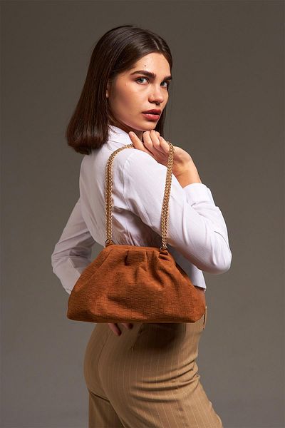 Berlesi Τσάντα ώμου από δέρμα Tan Suede με λεπτομέρεια από πλεκτή αλυσίδα