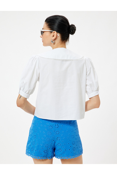 Koton Kurzes Baumwollshirt – breiter spitzer Babykragen, Blumenstickerei-Detail, kurze Ballonärmel