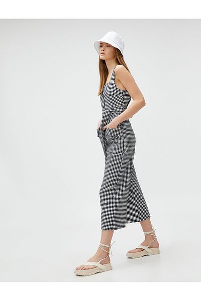 Koton Overall mit weitem Bein, Trägern und Gürteltaschen – Knopfdetail