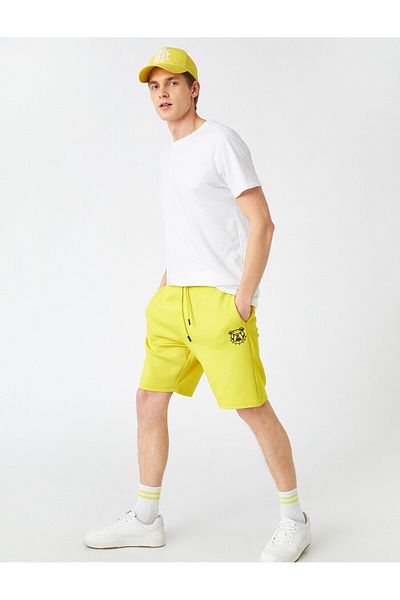 Koton Schmal geschnittene Shorts mit Pitbull-Print