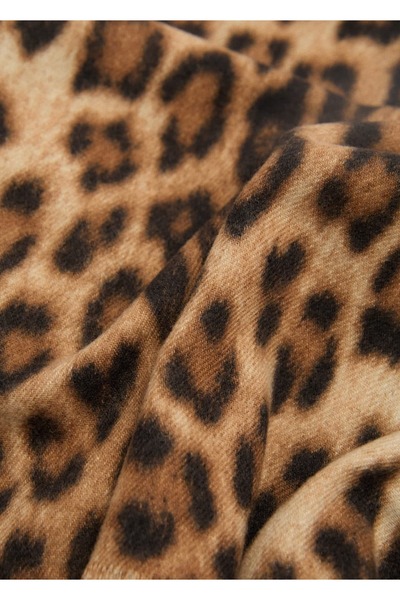 MANGO Woman Leopard patterned shawl