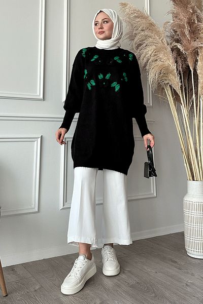 InStyle Handcrafted Detailed Black Sweater