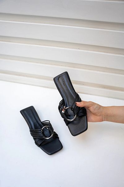 LAMİNTA Tocuri speciale de 4 cm - Papuci de damă cu detaliu inel negru Rosso