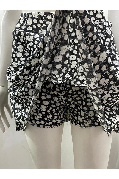 LADY HAZAL Fusta mini din țesătură Helen - imprimeu floral cu ramuri negre și pantaloni scurți complet 13