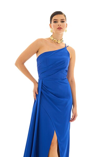 Carmen Saks Saténové dlouhé večerní šaty na jedno rameno