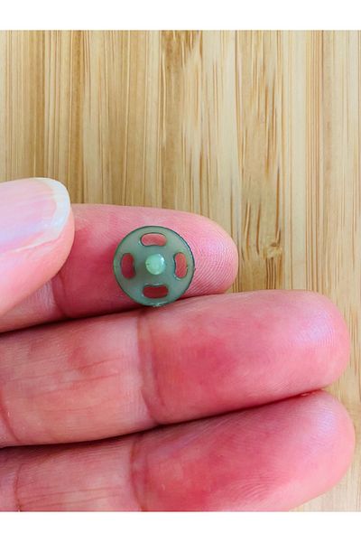 Kartopu Stand-Up Plastic Snap Fastener 1cm (10mm) Pack of 10 (10 Pairs). Color: Green.