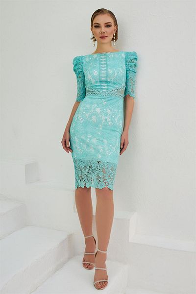 Carmen Mintgrünes Ballkleid mit Rüschen und Spitzenärmeln