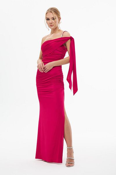 Carmen Fuchsia Sandy Langes Abendkleid mit Schlitz und einem Ärmel