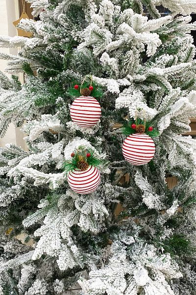 Yusuf Dirik YD Party Supplies New Year Tree Ball Luxury Red Striped Pinecone and Coconut Detailed 3 Pieces 10 cm