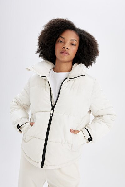 DeFacto Pufferjacke mit Stehkragen und Reißverschluss – wasserabweisend, mit Taschen Z1438az24wn