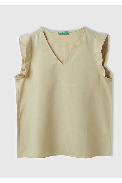 United Colors of Benetton بلوزة نسائية بيج ليوسيل وكتان مختلطة بقصة واسعة ورقبة على شكل حرف V