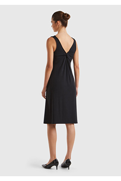 United Colors of Benetton Kadın Siyah Viskoz Karışımlı Arkası Üçgen ve Düğüm Detaylı Kolsuz Elbise