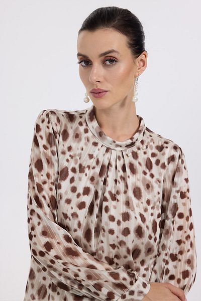 Ekol Pearl Embellished Patterned Blouse on the Collar
