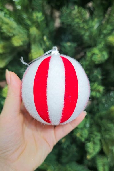 PEKSHOP Christmas Luxury Pine Tree Ornament - Red and White Feathered, Round Ball