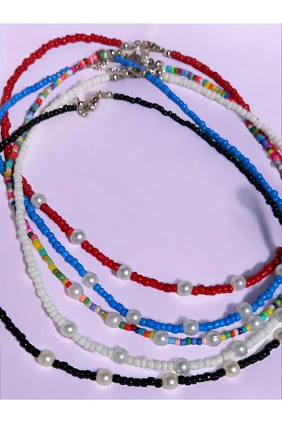 Crystal Atelier قلادة بتصميم من الخرز الرملي واللؤلؤ