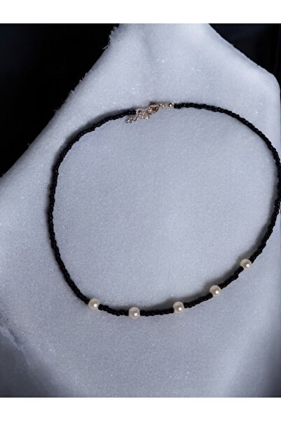 Crystal Atelier قلادة بتصميم من الخرز الرملي واللؤلؤ