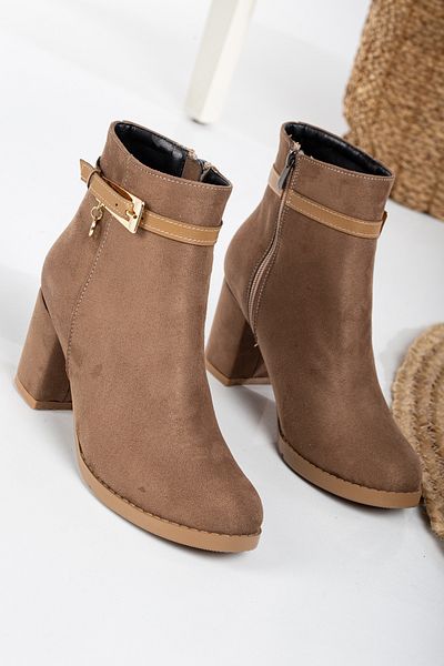 Mc vay Shoes Κομψές γυναικείες μπότες με αξεσουάρ βιζόν, χρυσή πόρπη, τακούνι 7 εκ. και φερμουάρ