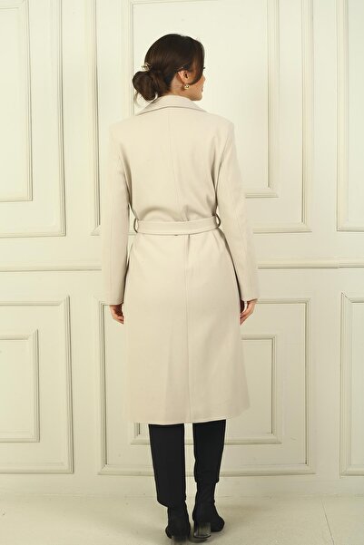 By Saygı Παλτό Εισαγόμενο Stash σε ίσιο κόψιμο με πλαϊνές τσέπες, φόδρα εσωτερικά, ζωσμένη μέση και πέτα