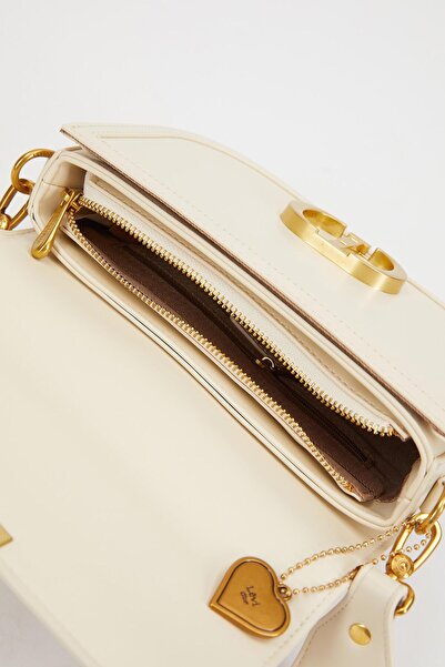 Levidor Cream Staple Detail Shoulder Bag