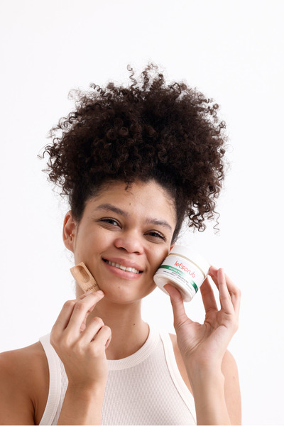 LET'SCRUB Yenileyici ve Aydınlatıcı Yüz Bakım Seti - Enzim Peeling Tozu, Dudak Peelingi , Yüz Kesesi