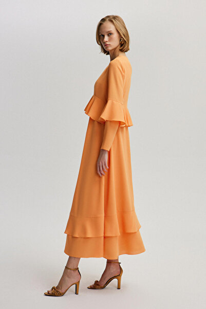 Touché Privé Sukienka z krepy – detale z falbanami