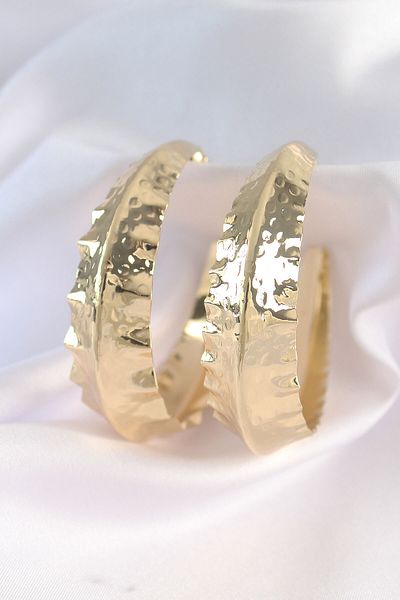 Skygo Brass Gold Color Leaf Patterned Hoop Earrings - Tj-Bkp8921