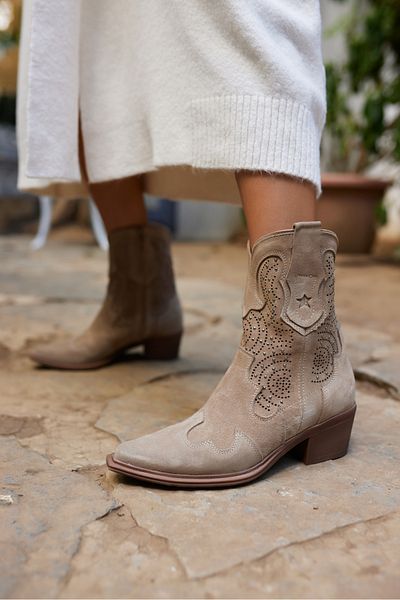 ANGELİNA JONES CIZME WESTERN CASTELLA BEJ DE FEMEIE REAL SUET