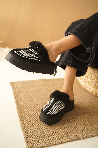 Capone Outfitters Furry Closed Toe Stoned Women's Slippers