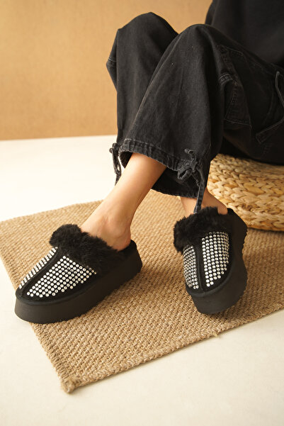 Capone Outfitters Furry Closed Toe Stoned Women's Slippers