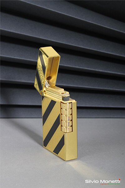 Silvio Monetti Siyah Altın Özel Tasarım Kapaklı Model Gazlı Çakmak 24csm812atr01