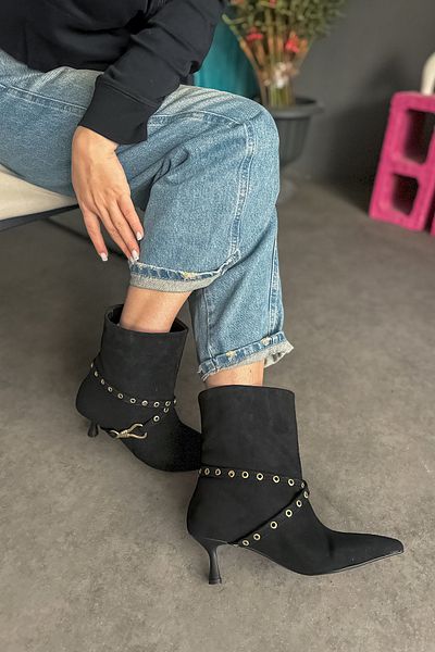 SHOEBELLAS Λεπτομερείς γυναικείες μπότες Kevin Black Suede με αγκράφα