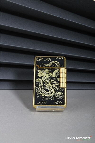 Silvio Monetti Siyah Altın Özel Tasarım Işlemeli Kapaklı Model Gazlı Çakmak 24csm813atr03
