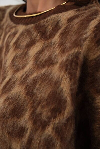 bayansepeti Yeni Sezon Leopar Desenli Sakallı Oversize Kadın Triko Kazak 24W16044