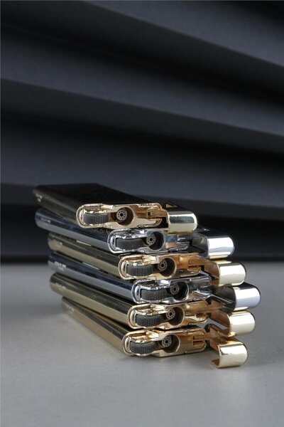 Silvio Monetti İnce Zarif Özel Tasarım Güçlü Torch Siyah Altın Çizgili Gazlı Çakmak Cakfp039t